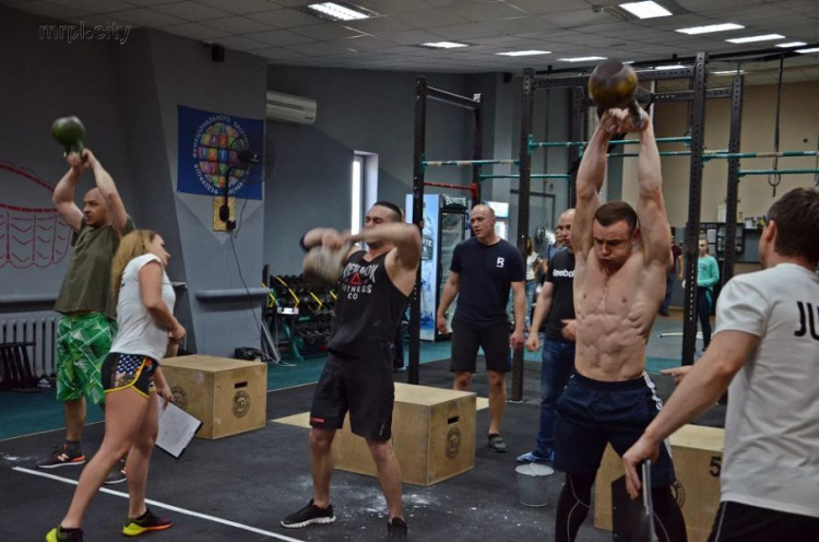 В Мариуполе патрульные играли мускулами и ставили спортивные рекорды (ФОТО)