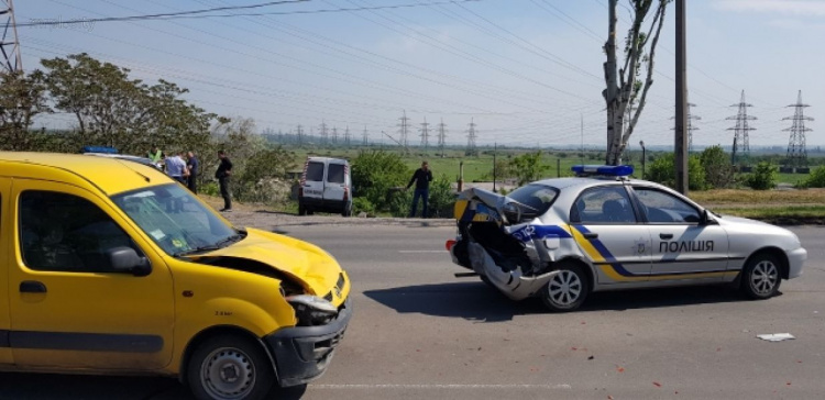 В Мариуполе ДТП с полицейским автомобилем: есть пострадавшие (ФОТОФАКТ)