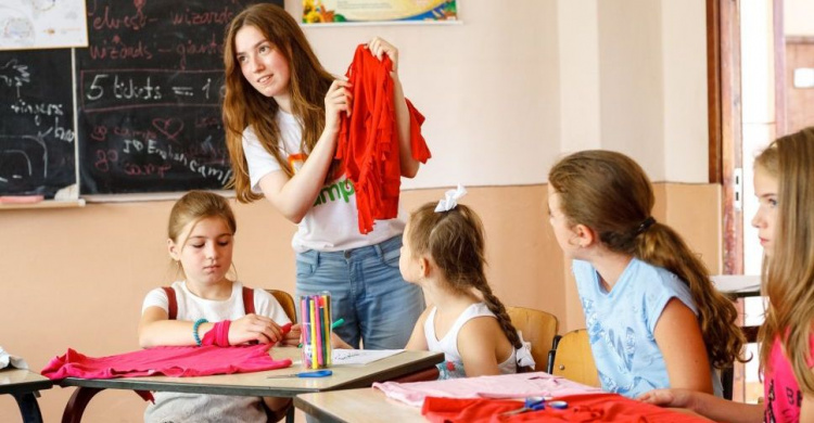 Регистрация на GoCamp: школы Мариуполя могут открыть языковой лагерь с иностранными волонтерами
