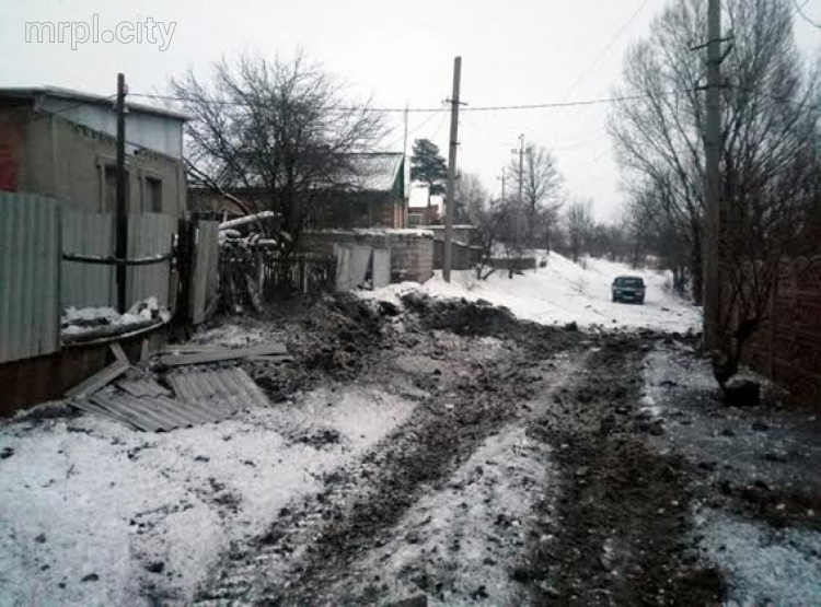 Дыры в крышах и разрушенные стены: Шесть домов в прифронтовой Авдеевке повреждены при обстреле
