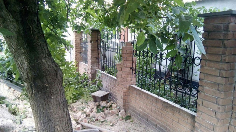 В Донбассе новый обстрел жилых кварталов. Разрушены дома (ФОТО)