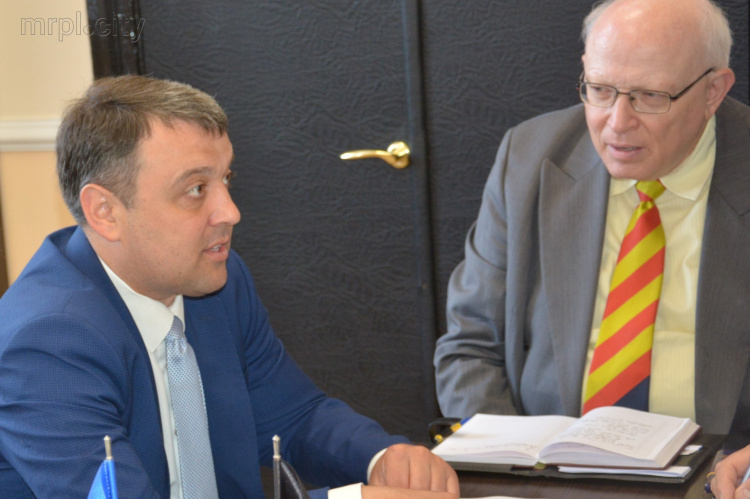 Немецкие посол и генконсул интересуются коммунальными вопросами Мариуполя (ФОТО)