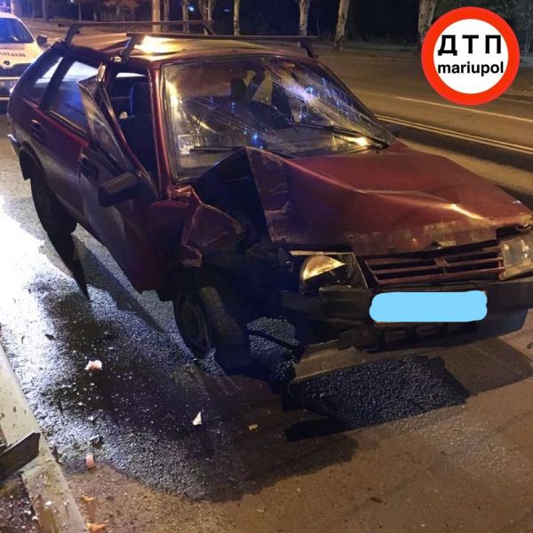 После ночного ДТП в Мариуполе исчез водитель