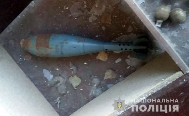 В кинотеатре на Донетчине обнаружили арсенал с гранатометом, гранатами и минами