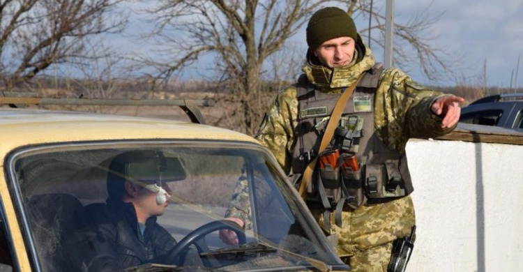 Жители Донецкой области едва не остались ночевать в «серой зоне»