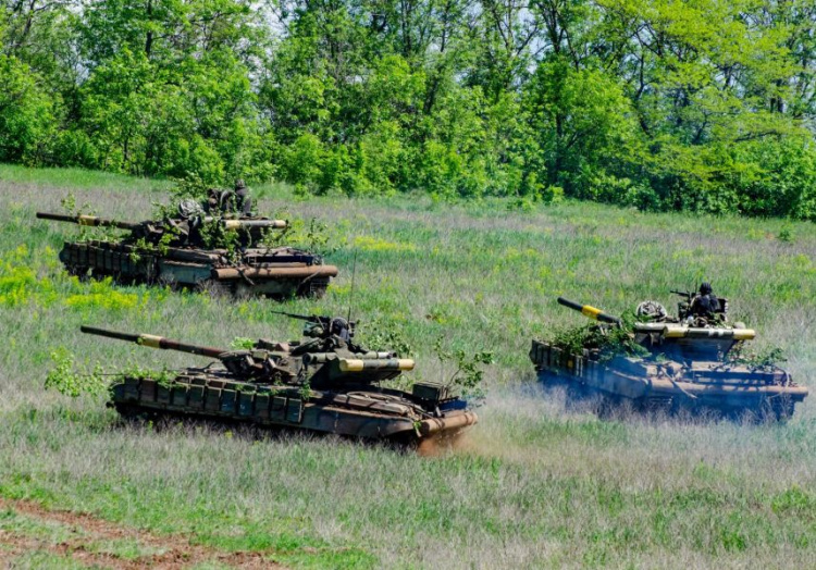 Танкисты «отразили» прорыв врага на Донетчине (ФОТО+ВИДЕО)