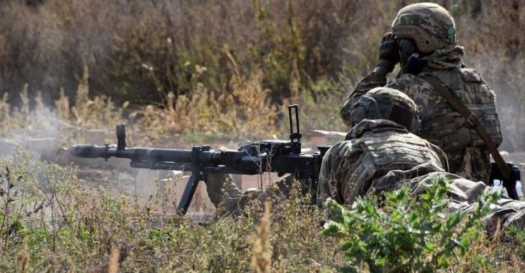 Сутки в ООС: противник обстрелял украинские позиции из запрещенного оружия