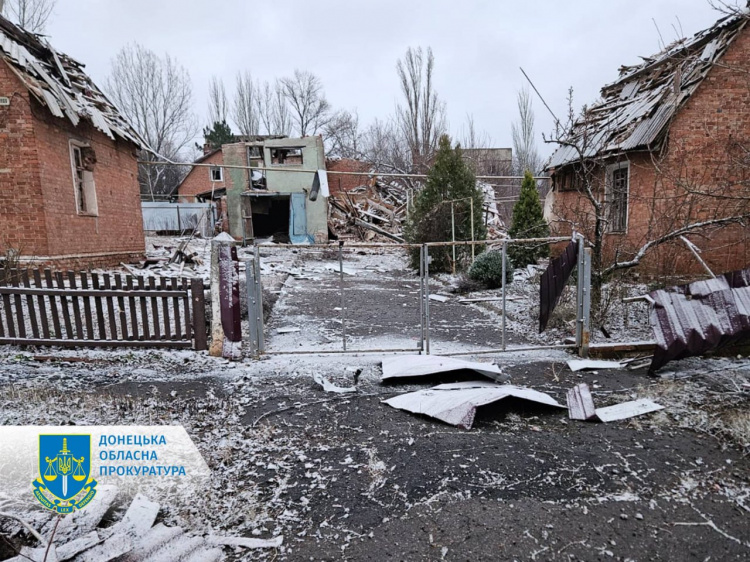 Росіяни накрили вогнем цивільних на Донеччині: пошкоджені десятки будинків, поранені троє людей
