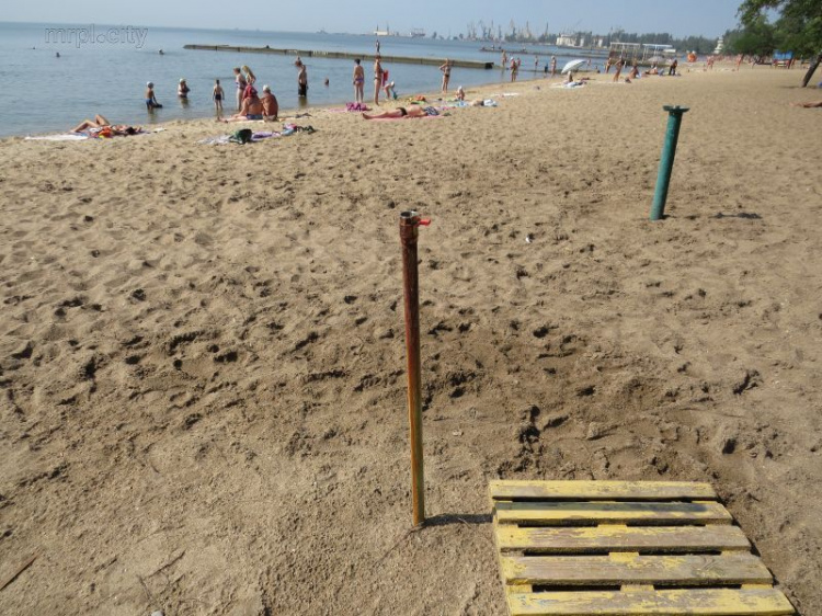 Нашествие вандалов. Пляжи Мариуполя под ударом (ФОТОФАКТ)