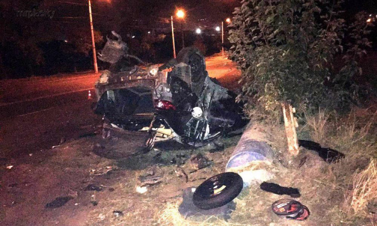 В Мариуполе произошла смертельная авария (ФОТО 18+)