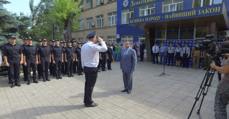 Полицейские в Мариуполе присягнули на верность народу (ФОТО+ВИДЕО)