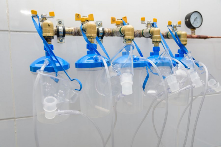 Меткомбинаты Мариуполя передадут больницам Донетчины 80 тонн кислорода на этой неделе