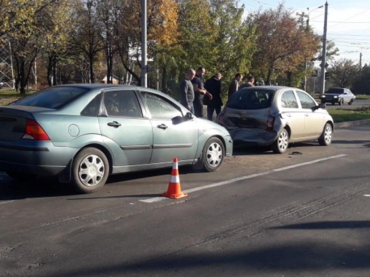 ДТП перед светофором в Мариуполе: пострадали двое детей (ФОТО)