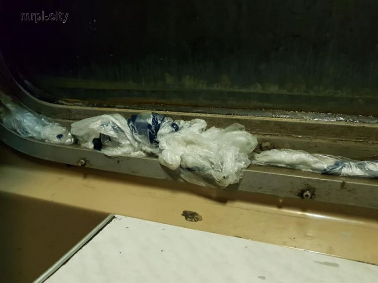 Закалка от «Укрзализныци»: в мариупольском поезде пассажиров испытывали водой и морозом (ФОТО)
