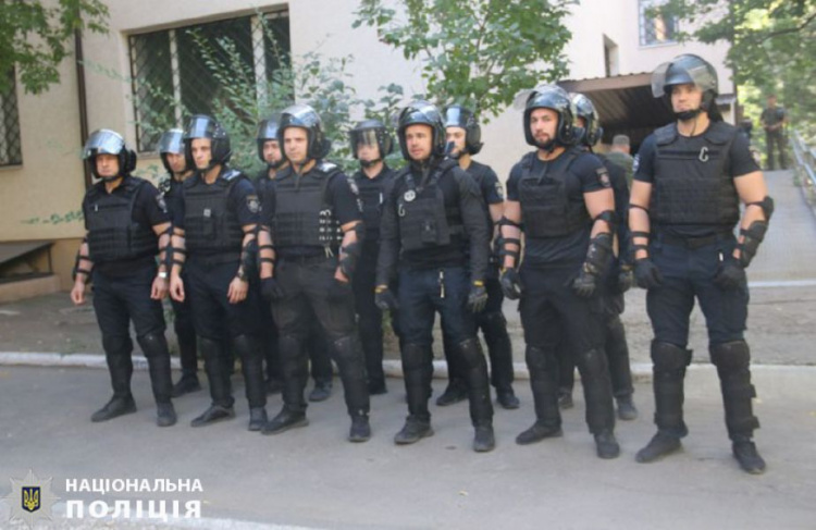 «Беспорядки в суде»: в Мариуполе отработали алгоритм действий (ФОТО)