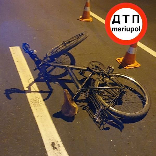 При авариях на мариупольском проспекте травмировались водители, пассажирка и велосипедист