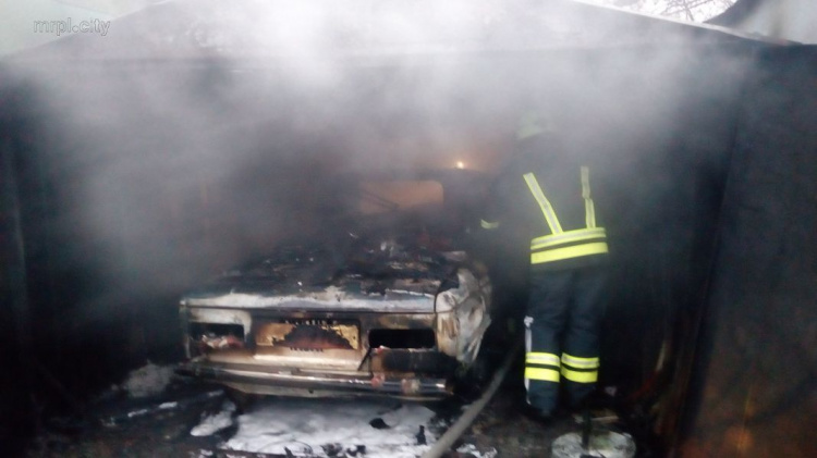 В Мариуполе в гараже сгорел мужчина (ФОТО)
