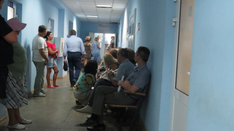 Центр обслуживания клиентов Донецкоблэнерго ввел в шок сотни мариупольцев (ФОТО+ВИДЕО)