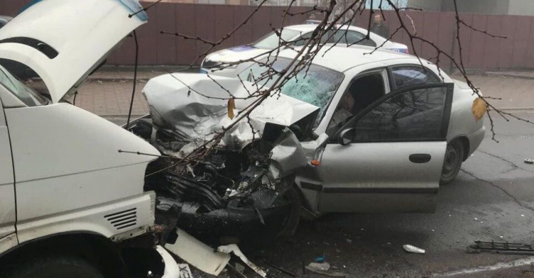 Смертельное ДТП: при въезде в Мариуполь водитель не справился с управлением (ФОТО)