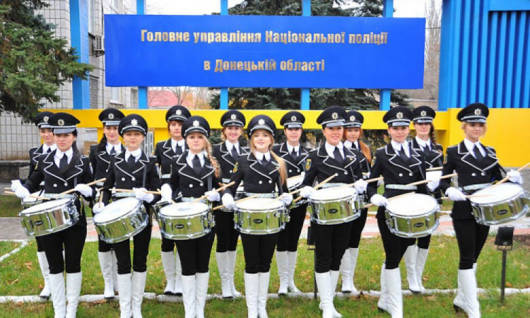 В Мариуполе год назад создали уникальное подразделение барабанщиц (ВИДЕО) 