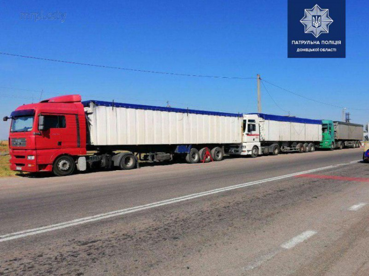 Мариупольские патрульные пресекли уничтожение дорог тяжёлыми фурами (ФОТО)