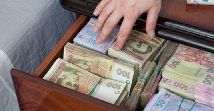 Мариупольца подозревают в хищении из городского бюджета более 300 тысяч гривен