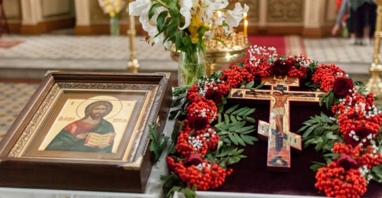 Православные Мариуполя празднуют Медовый Спас