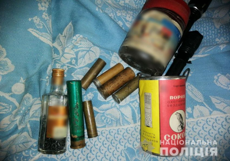 Оружие со взрывчаткой и наркотики хранили дома жители Донетчины