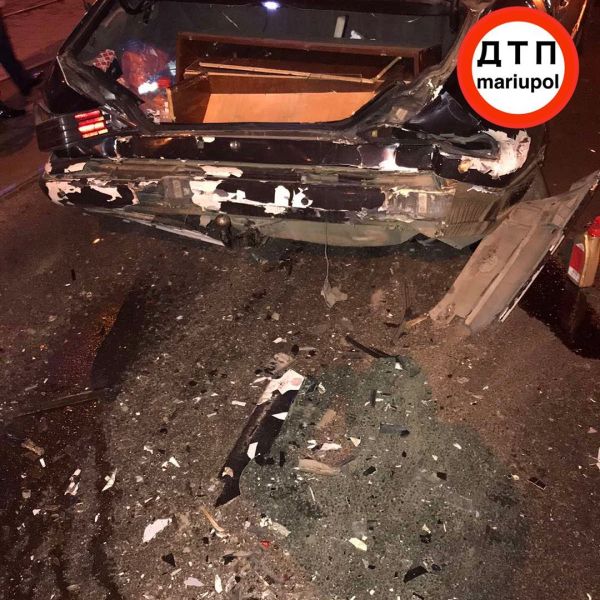 Авария в Мариуполе: разбиты три машины, пассажир – в больнице