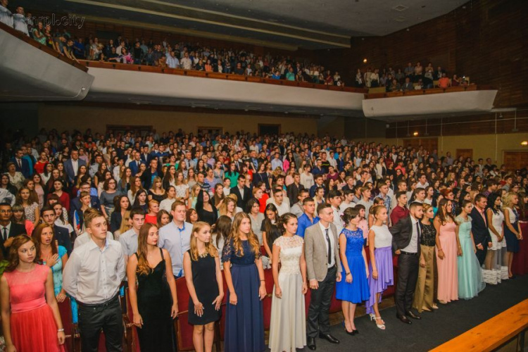 По итогам вступительной кампании в Мариупольский госуниверситет зачислено более 1200 студентов (ФОТО)