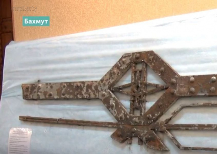 На Донетчине при ремонте музея нашли десятки старинных артефактов (ФОТО)