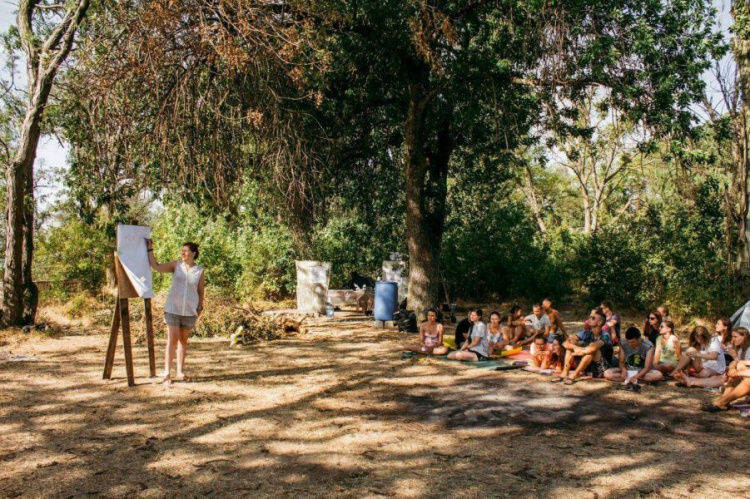 От ораторского мастерства до конфликтологии: под Мариуполем пройдет молодежный лагерь (ФОТО)