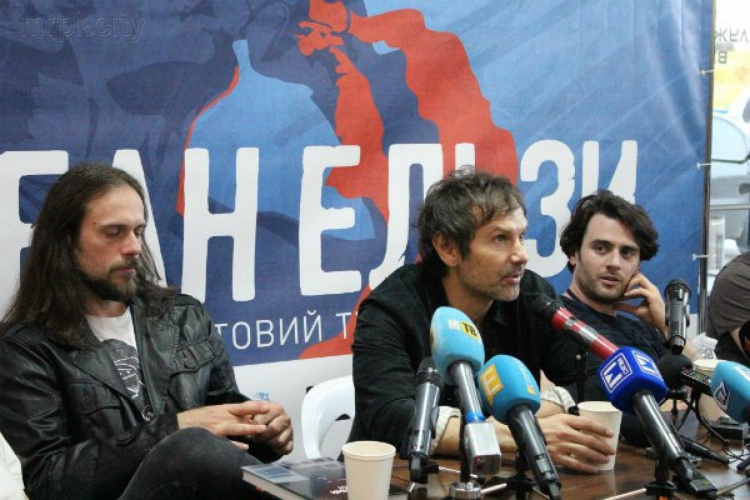 Через год после выступления в Мариуполе Вакарчук признался, что боялся митинга на концерте (ФОТО)