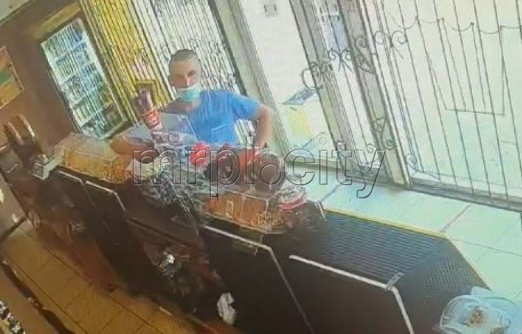 В Мариуполе мужчина приловчился воровать жвачку из магазинов разливного пива