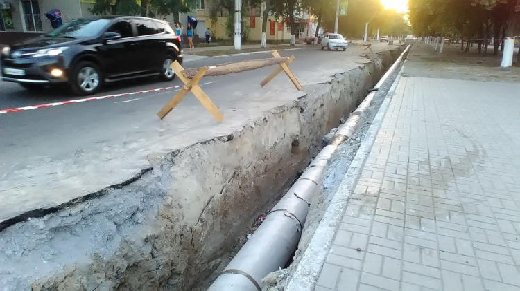 В Мариуполе ремонт магистральных водоводов завершат до конца октября (ФОТО)