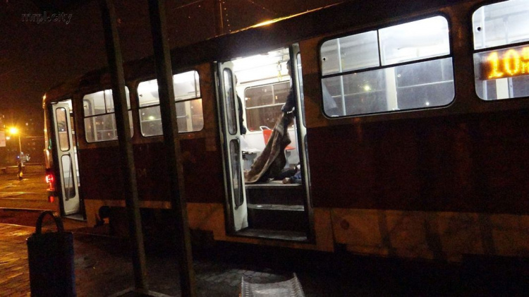 Смерть пассажира остановила движение электротранспорта в Мариуполе (ФОТО)