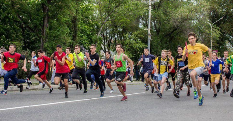 Беговой туризм в Мариуполе: тысячи горожан примут участие в спортивном марафоне