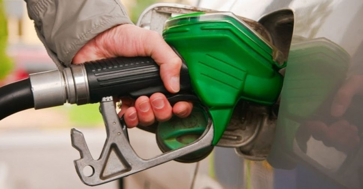 На радость мариупольским водителям: цены на бензин могут упасть
