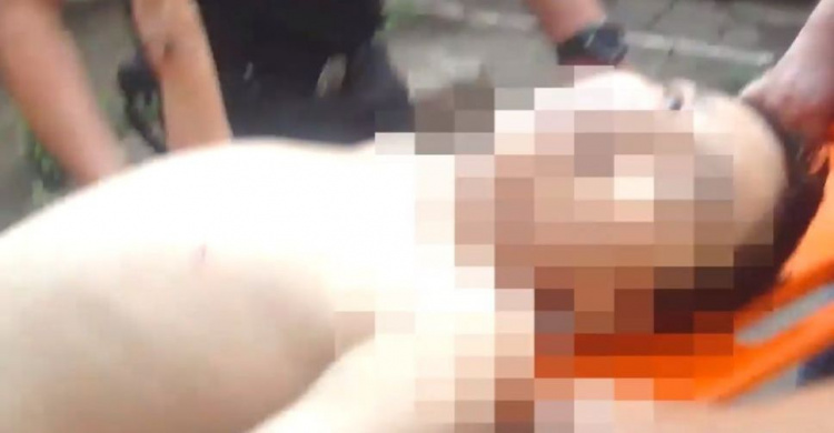 В сети появилось видео последствий падения из окна мальчика в Мариуполе (ФОТО+ВИДЕО)