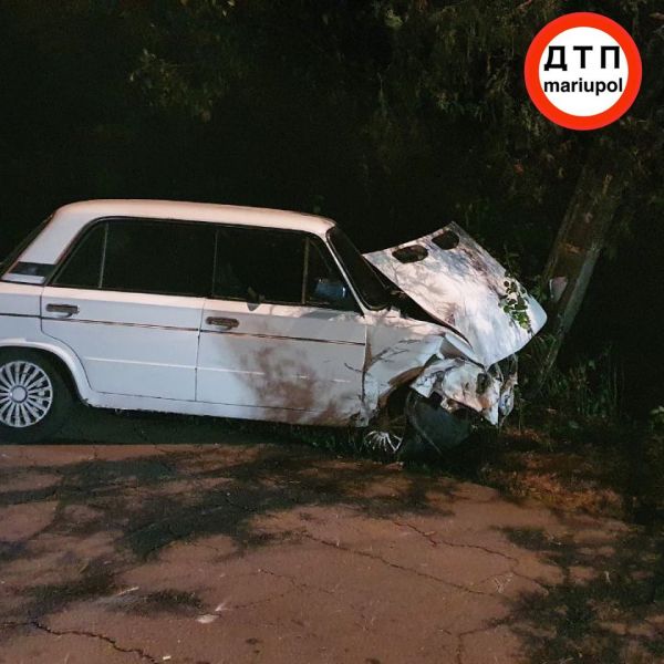 В Мариуполе пьяный водитель влетел в столб