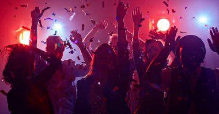 Вечеринка, денежные призы и фестиваль: мариупольцы ярко встретят День молодежи (ФОТО)