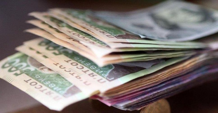 Средняя зарплата жителей Донетчины достигла 11 тысяч. Среднеукраинская – по пятам