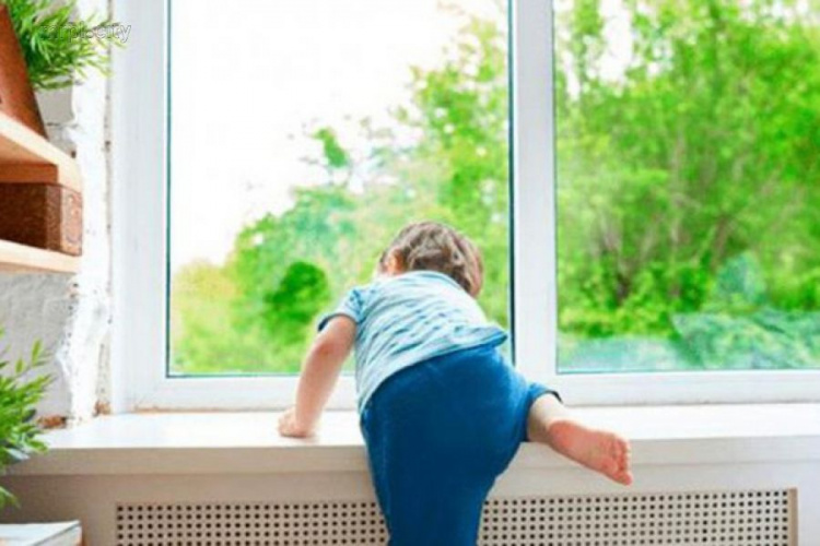 Ребенок и открытое окно: полиция развенчала популярные мифы
