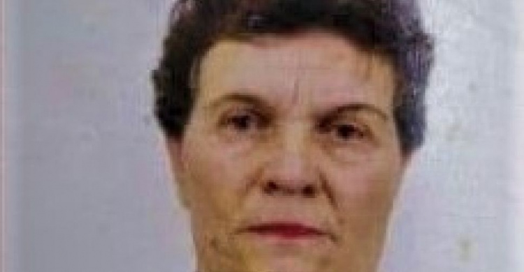В Мариуполе пропала пенсионерка с волосами рубинового цвета