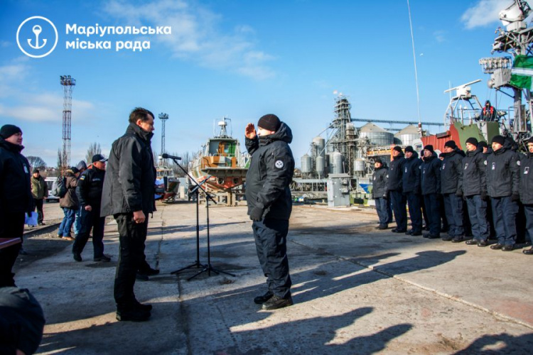 Дмитрий Разумков в Мариуполе наградил морских пограничников (ФОТО)