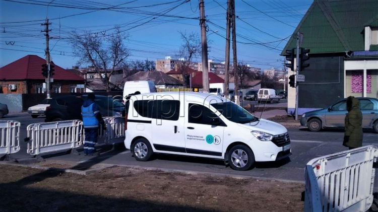 В центре Мариуполя временно перекрыли дорогу