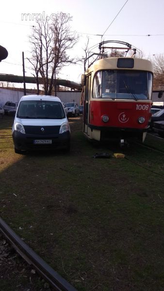 В Мариуполе две поездки в трамвае закончились «скорой» и моргом (ФОТО)