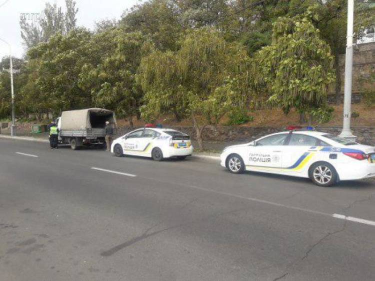 В Мариуполе полицейская машина попала в аварию (ФОТО)