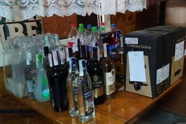 Из мариупольских магазинов изъяли нелегальный алкоголь на 650 тысяч гривен