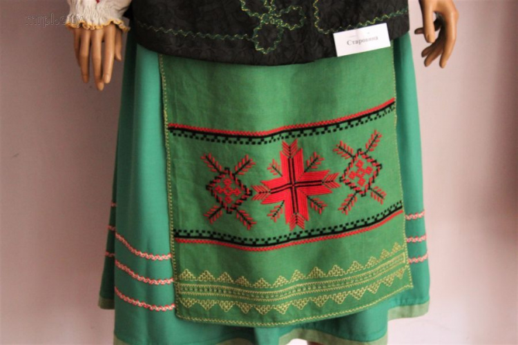 Коллекционные рушники и уникальные одеяния: в Мариуполе готовятся ко Дню вышиванки (ФОТО+ВИДЕО)